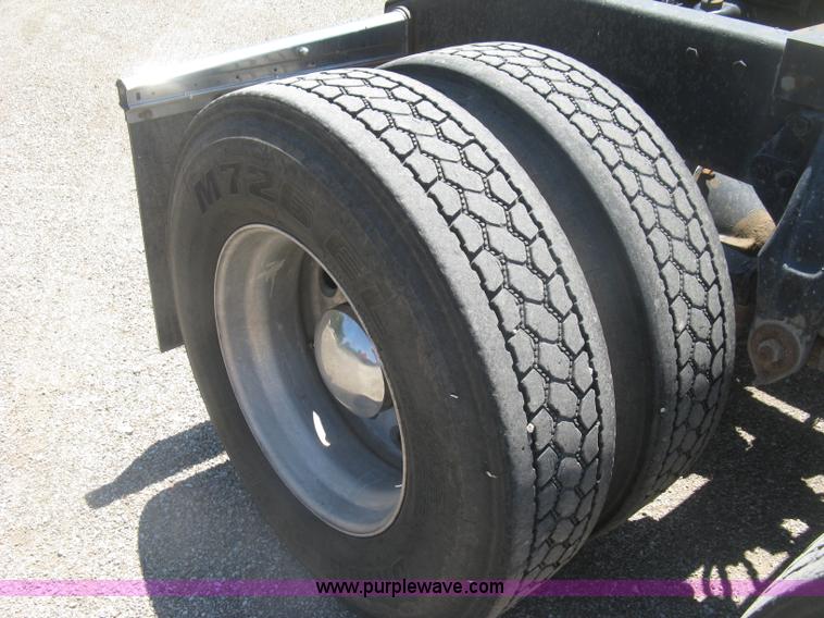 image for item K8701 1999 Peterbilt 379