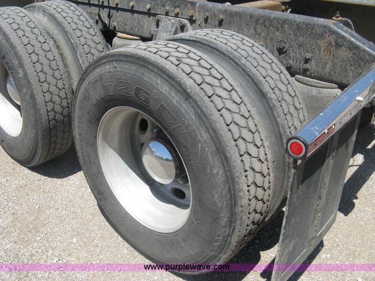 image for item K8701 1999 Peterbilt 379