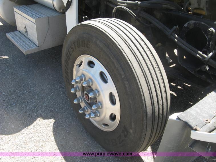 image for item K8701 1999 Peterbilt 379