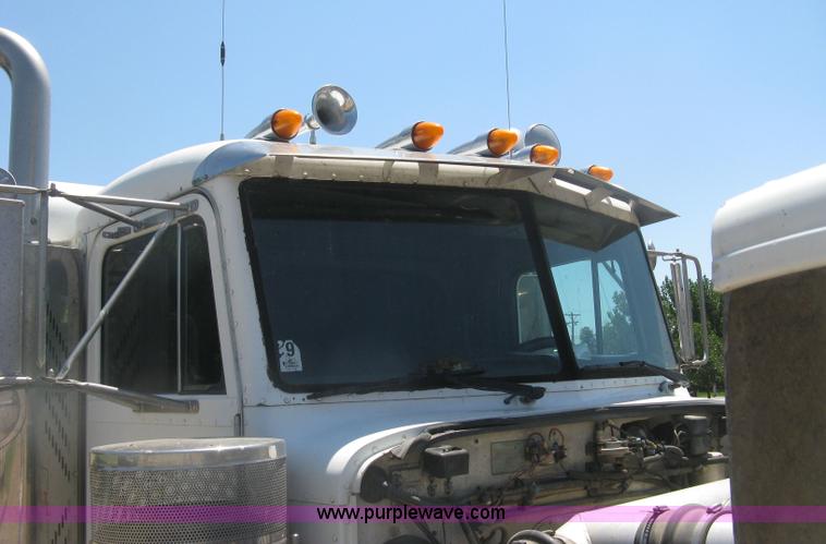 image for item K8701 1999 Peterbilt 379