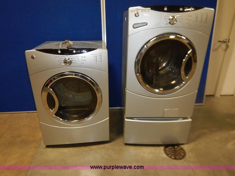 image for item BM9484 GE front load washer/dryer set