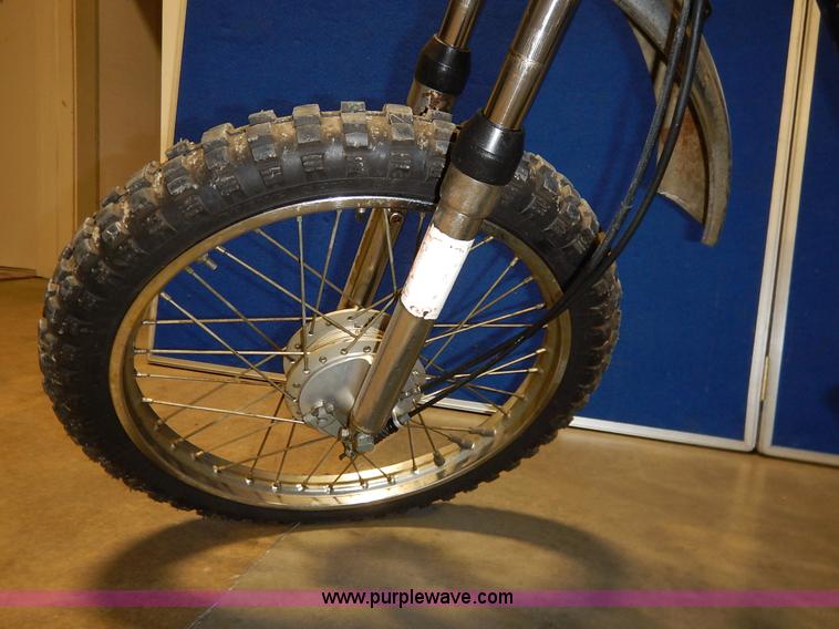 image for item BO9761 1972 Suzuki dirt bike