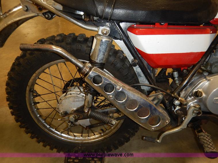 image for item BO9761 1972 Suzuki dirt bike