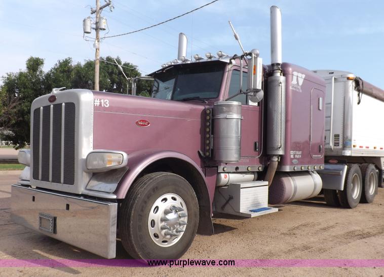image for item J6900 2008 Peterbilt 389 semi truck