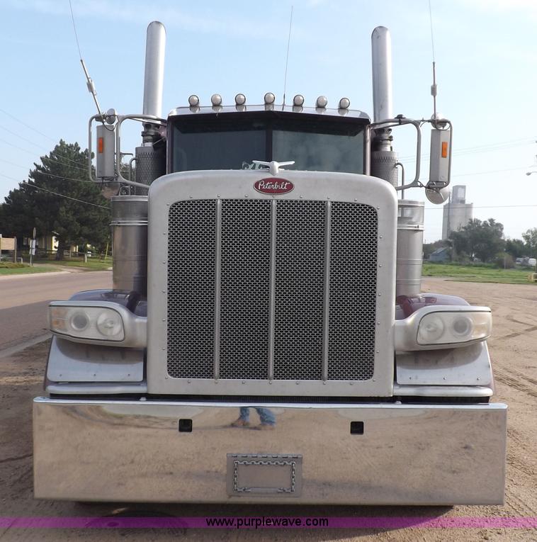 image for item J6900 2008 Peterbilt 389 semi truck