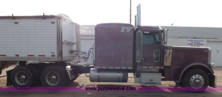 image for item J6900 2008 Peterbilt 389 semi truck