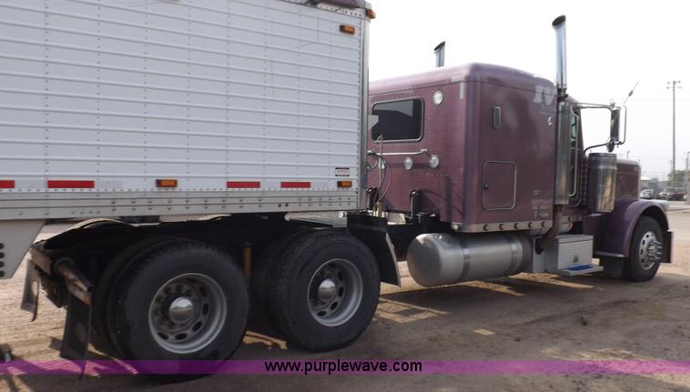 image for item J6900 2008 Peterbilt 389 semi truck