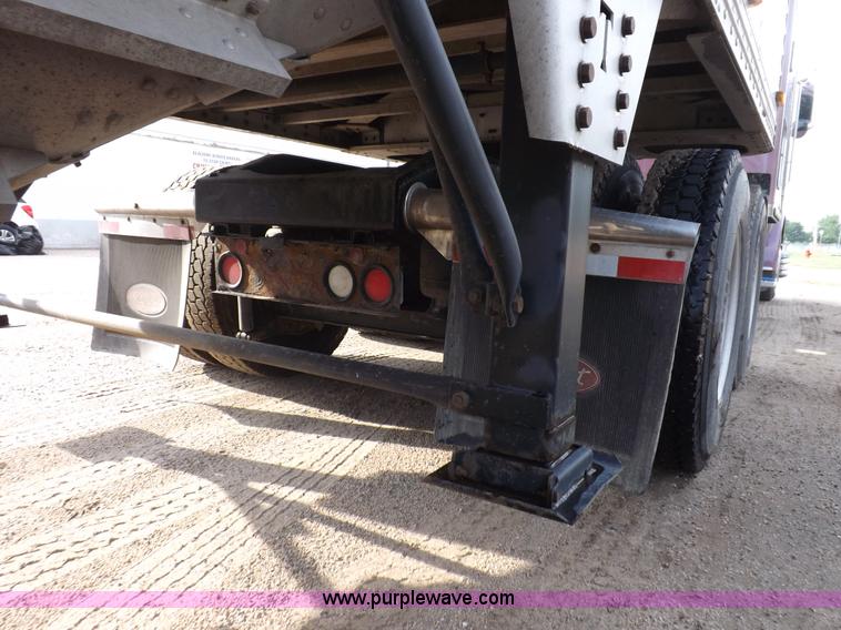 image for item J6900 2008 Peterbilt 389 semi truck