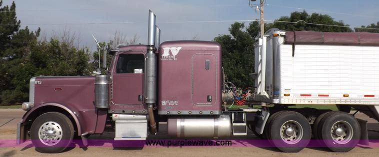 image for item J6900 2008 Peterbilt 389 semi truck