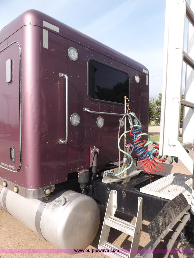 image for item J6900 2008 Peterbilt 389 semi truck