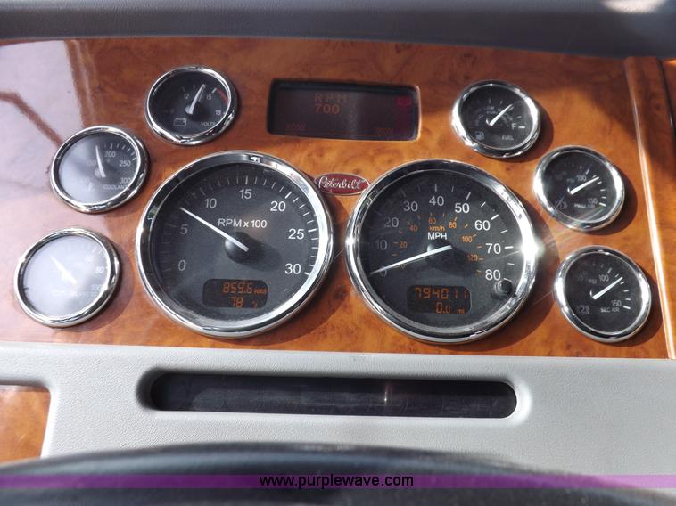 image for item J6900 2008 Peterbilt 389 semi truck