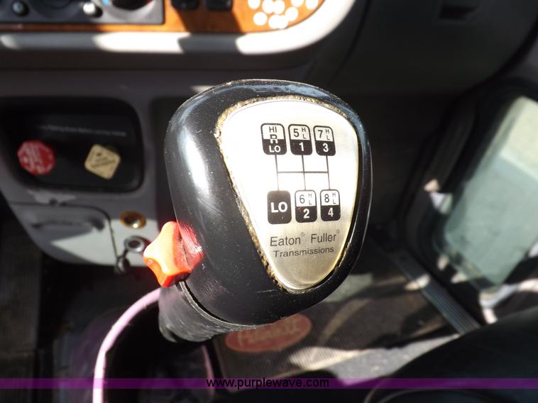 image for item J6900 2008 Peterbilt 389 semi truck