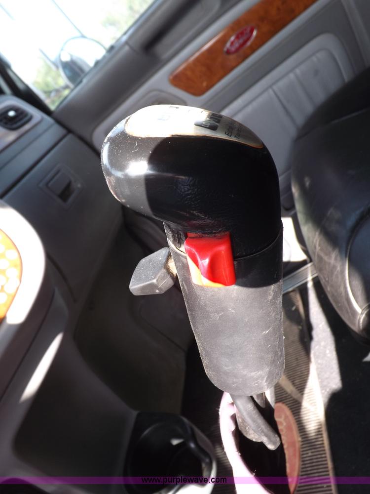 image for item J6900 2008 Peterbilt 389 semi truck