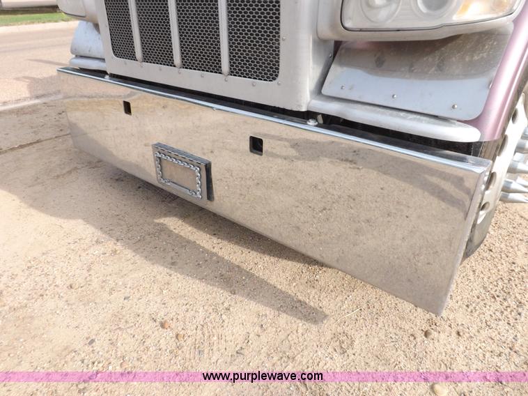 image for item J6900 2008 Peterbilt 389 semi truck