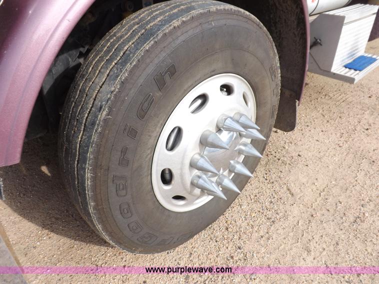 image for item J6900 2008 Peterbilt 389 semi truck