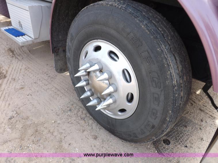 image for item J6900 2008 Peterbilt 389 semi truck