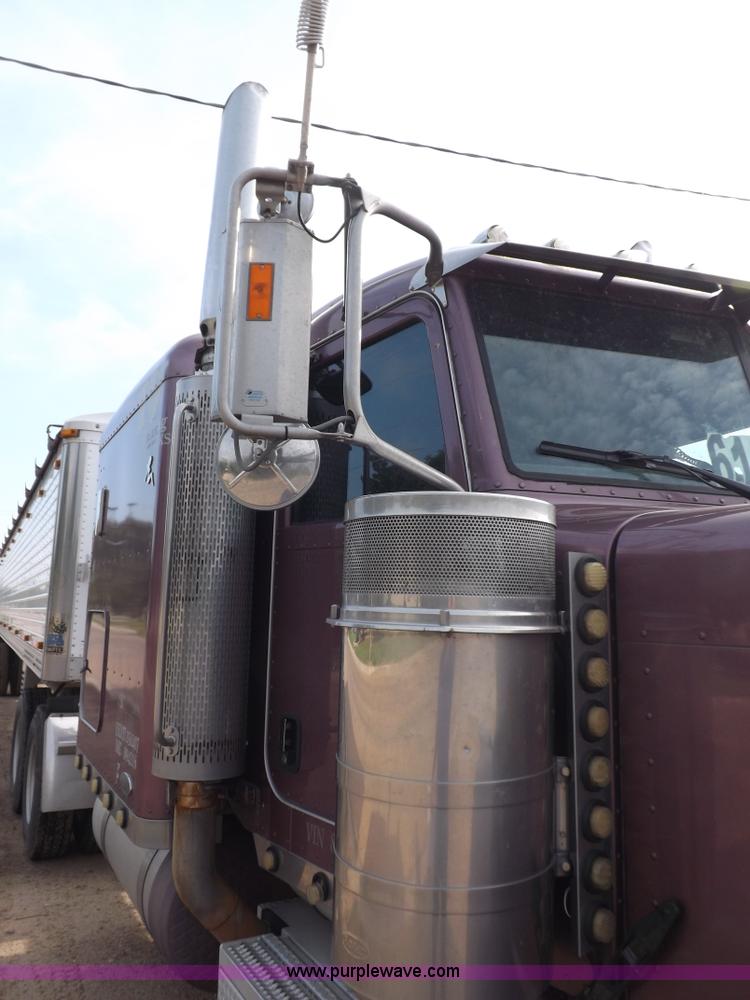 image for item J6900 2008 Peterbilt 389 semi truck