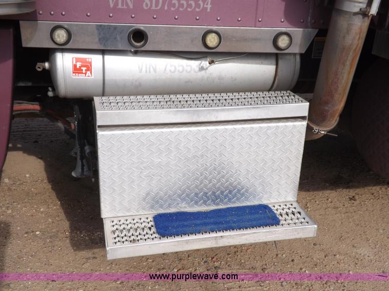 image for item J6900 2008 Peterbilt 389 semi truck