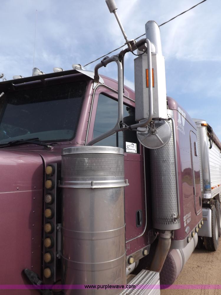 image for item J6900 2008 Peterbilt 389 semi truck