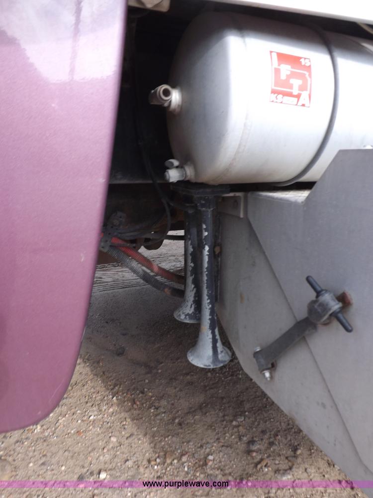 image for item J6900 2008 Peterbilt 389 semi truck