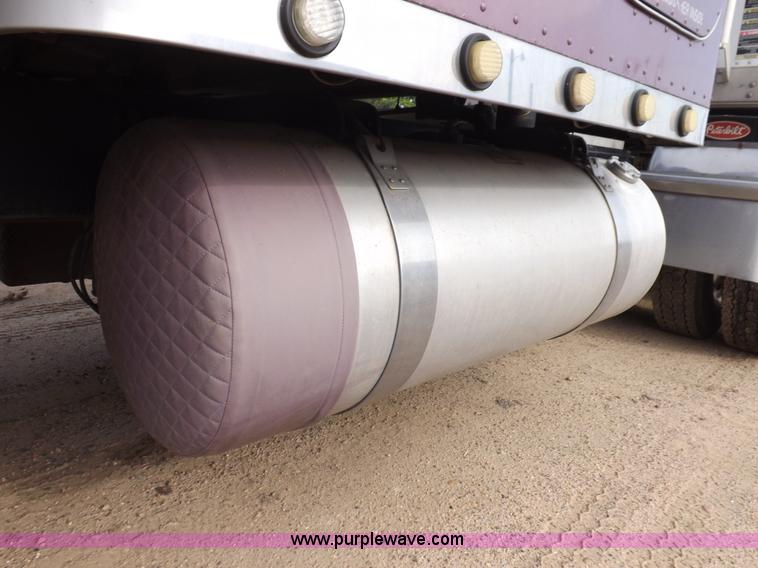 image for item J6900 2008 Peterbilt 389 semi truck