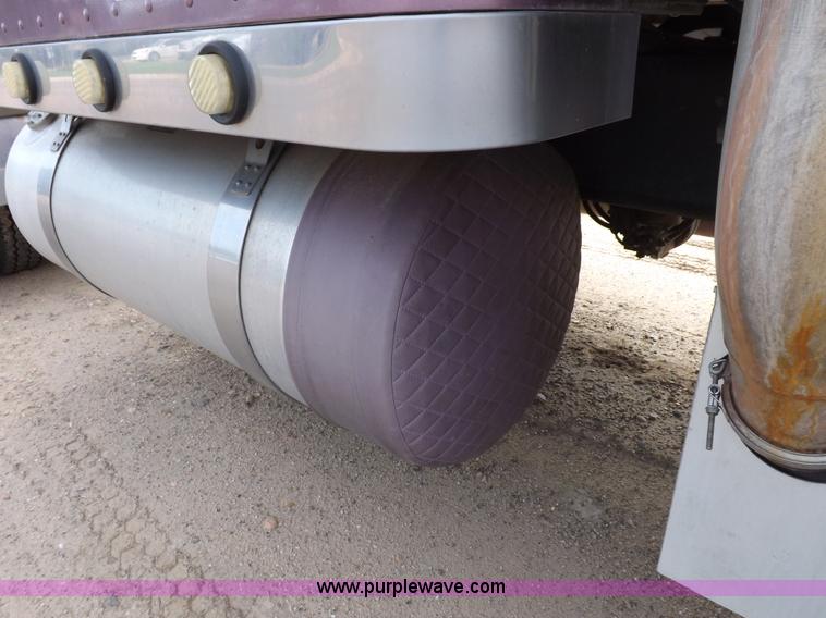 image for item J6900 2008 Peterbilt 389 semi truck