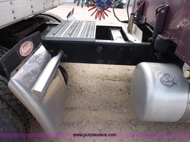 image for item J6900 2008 Peterbilt 389 semi truck