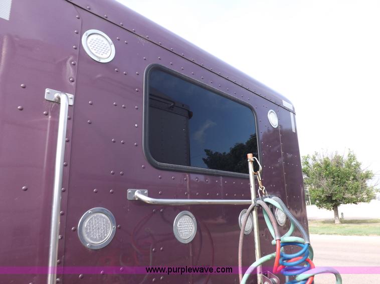 image for item J6900 2008 Peterbilt 389 semi truck