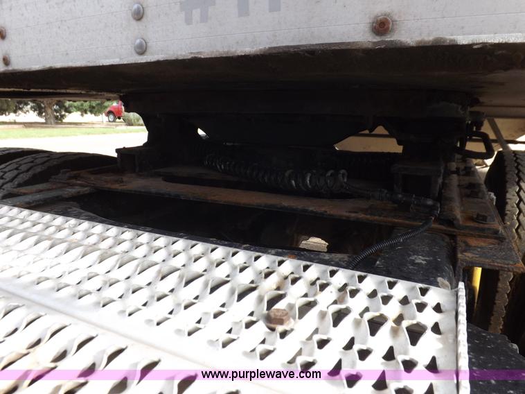 image for item J6900 2008 Peterbilt 389 semi truck