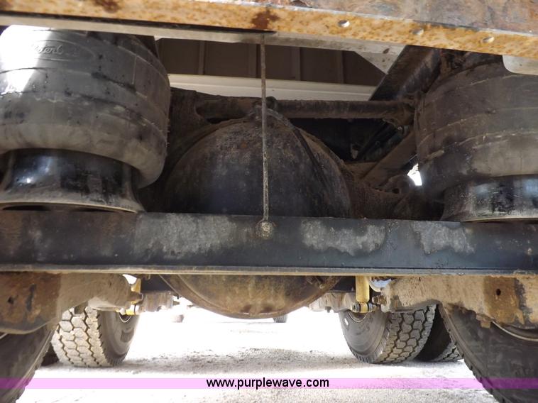 image for item J6900 2008 Peterbilt 389 semi truck