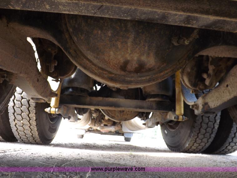 image for item J6900 2008 Peterbilt 389 semi truck