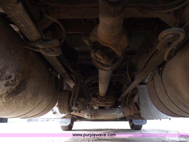 image for item J6900 2008 Peterbilt 389 semi truck