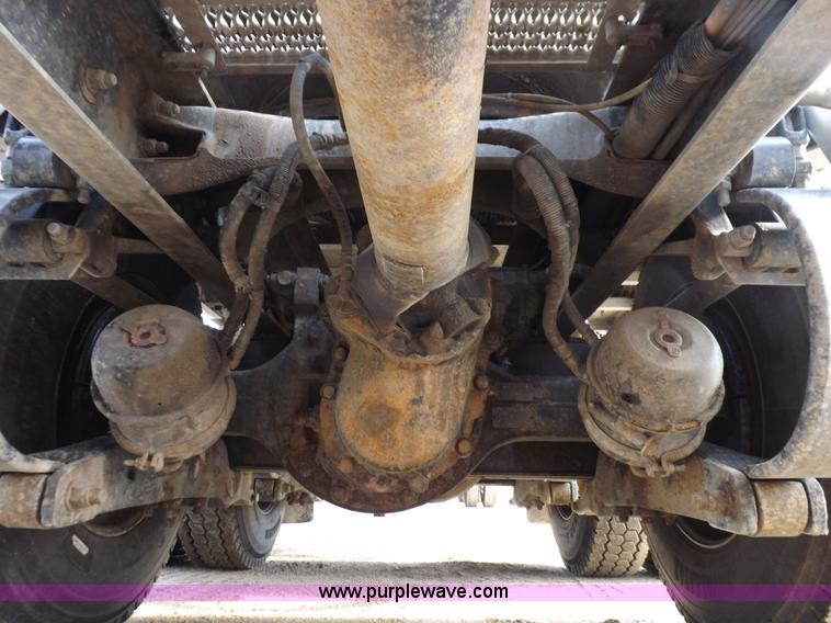 image for item J6900 2008 Peterbilt 389 semi truck