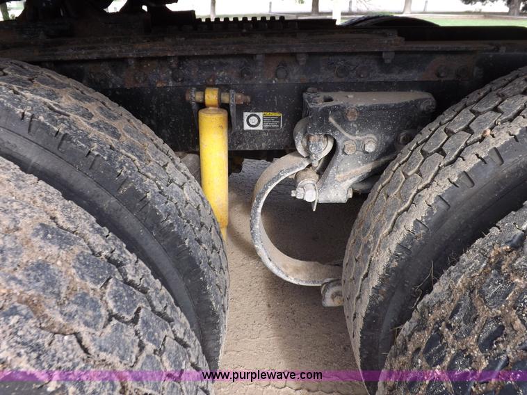 image for item J6900 2008 Peterbilt 389 semi truck