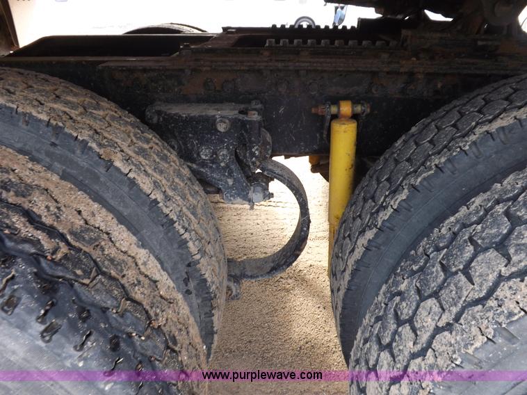 image for item J6900 2008 Peterbilt 389 semi truck