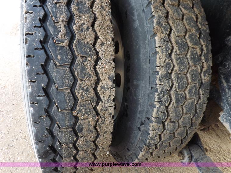 image for item J6900 2008 Peterbilt 389 semi truck