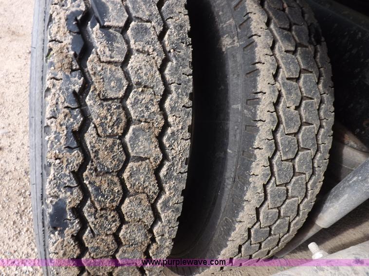 image for item J6900 2008 Peterbilt 389 semi truck