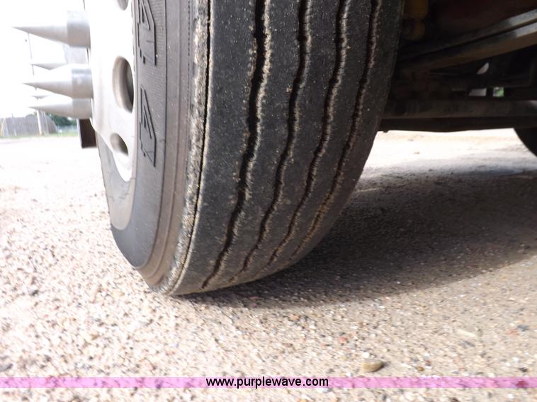 image for item J6900 2008 Peterbilt 389 semi truck