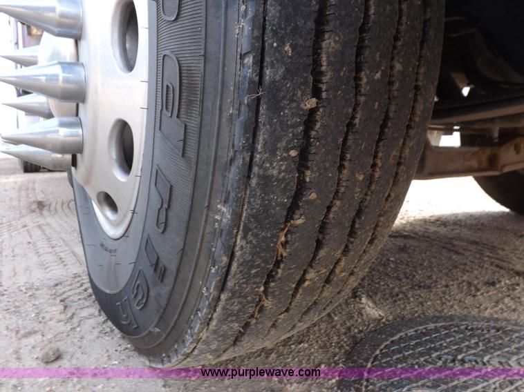 image for item J6900 2008 Peterbilt 389 semi truck