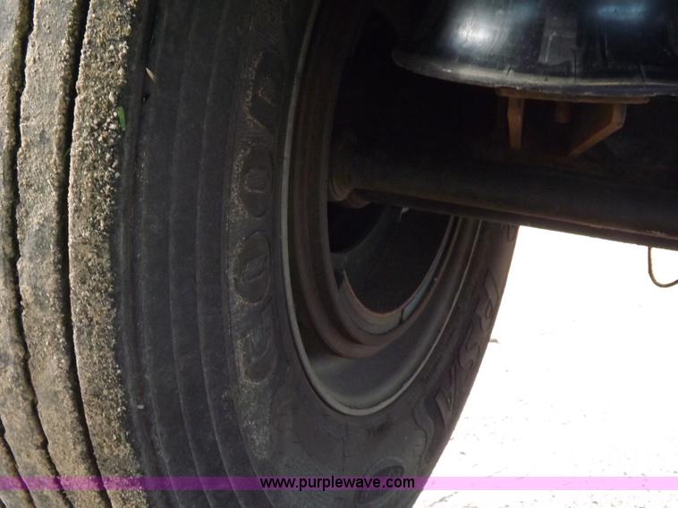 image for item J6901 2011 Timpte Super Hopper double hopper grain trailer