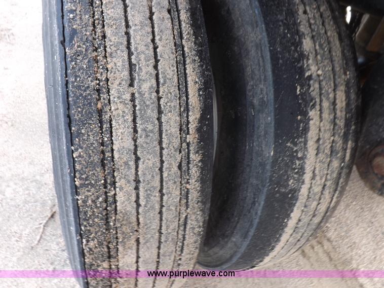 image for item J6901 2011 Timpte Super Hopper double hopper grain trailer