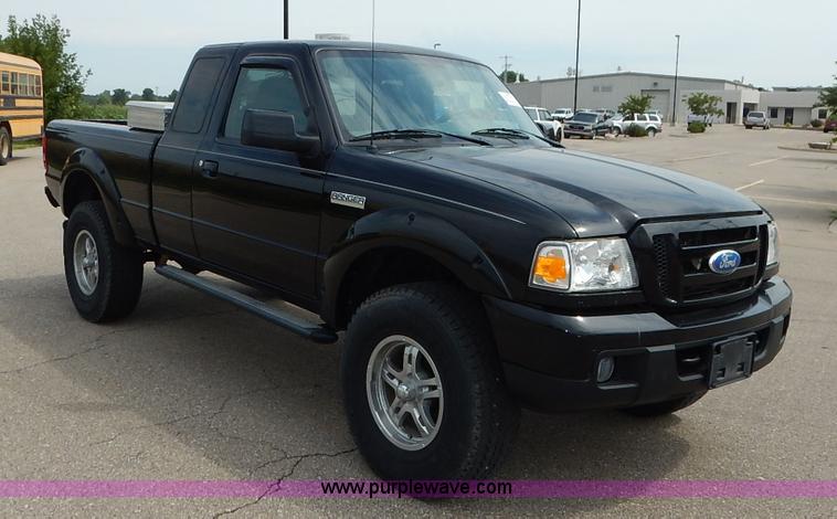 image for item K1525 2006 Ford Ranger SuperCab pickup truck