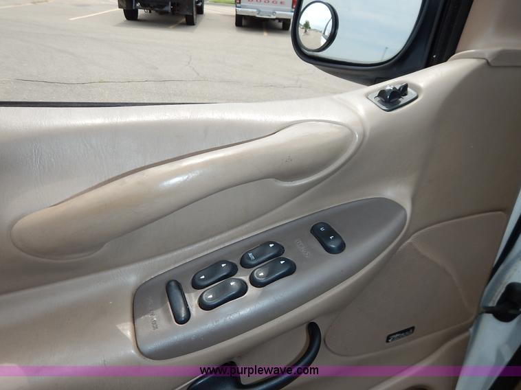 image for item K1529 1997 Ford Expedition Eddie Bauer SUV