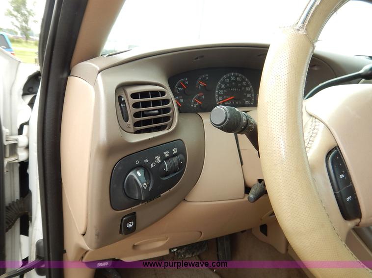 image for item K1529 1997 Ford Expedition Eddie Bauer SUV