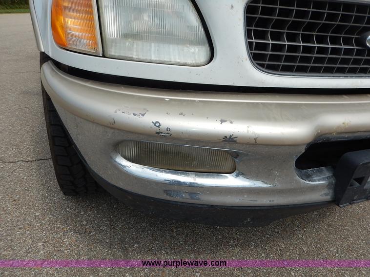 image for item K1529 1997 Ford Expedition Eddie Bauer SUV