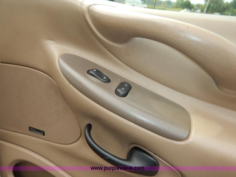 image for item K1529 1997 Ford Expedition Eddie Bauer SUV