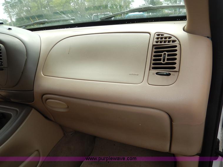 image for item K1529 1997 Ford Expedition Eddie Bauer SUV