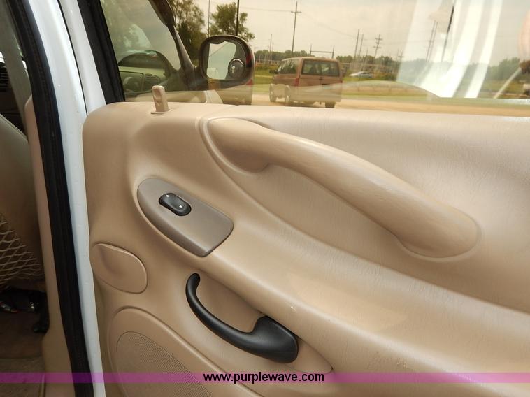 image for item K1529 1997 Ford Expedition Eddie Bauer SUV