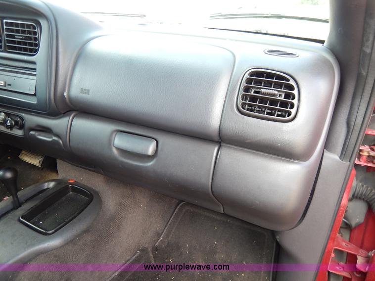 image for item K1559 2000 Dodge Durango SUV