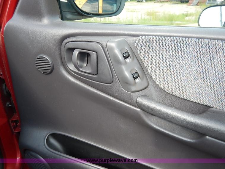 image for item K1559 2000 Dodge Durango SUV